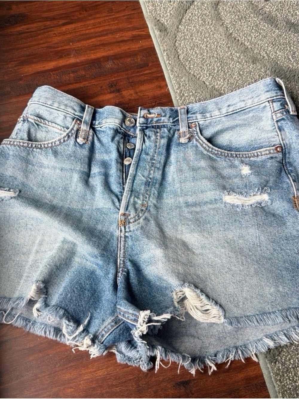 We the Free High-Waist Distressed Women's Denim Shorts - Light Blue size 32